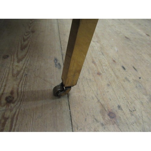 1472 - Pair of brass and marble lamp tables (at fault)