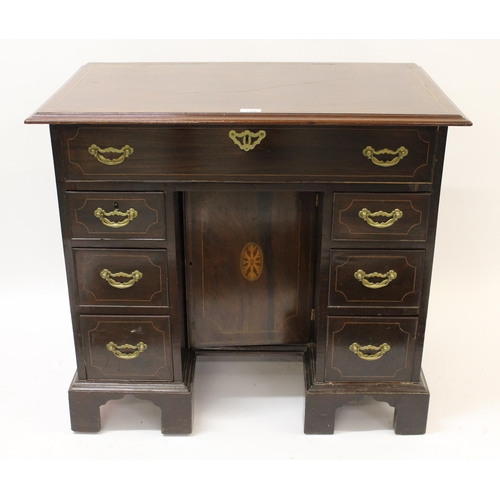 1204 - 19th / early 20th Century mahogany crossbanded and line inlaid kneehole desk in George III style, th... 