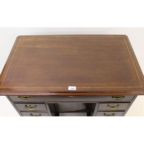 1204 - 19th / early 20th Century mahogany crossbanded and line inlaid kneehole desk in George III style, th... 