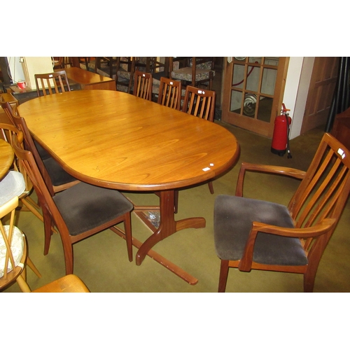 1461 - Mid 20th Century G Plan teak pull-out extending dining table, with an integral extra leaf and a set ... 