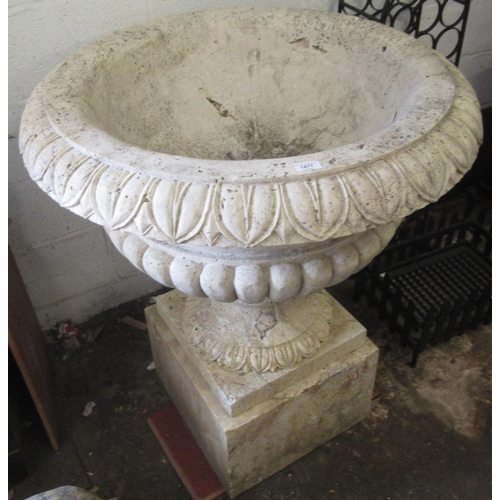 1477 - Large 20th Century reconstituted marble pedestal garden urn of classical form, the acanthus rim abov... 