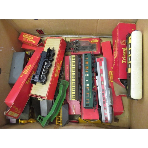 154 - Quantity of Tri-ang 00 gauge railway engines, rolling stock and accessories