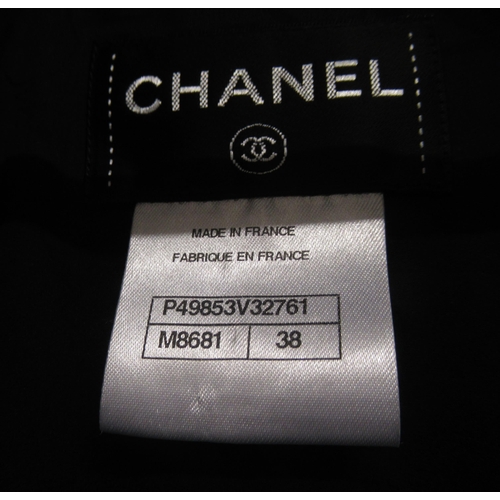 46 - Chanel, ladies classic coat with three quarter length sleeves, size 38