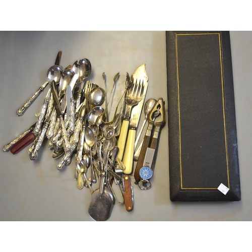 554 - Quantity of various silver flatware, 13.5oz t, together with a quantity of various silver handled fl... 