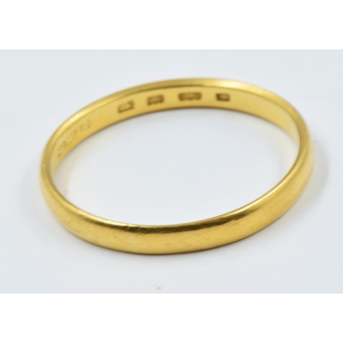 676 - 22ct Gold wedding band, 2.5g