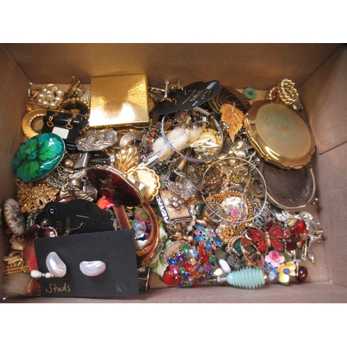 679 - Box of sundry costume jewellery