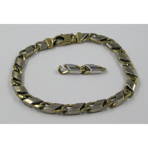 680 - 9ct Gold two colour gold bracelet, together with spare link, 17.9g