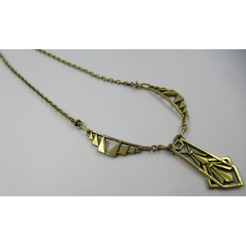 681 - Art Deco gold pendant necklace, 4.9g