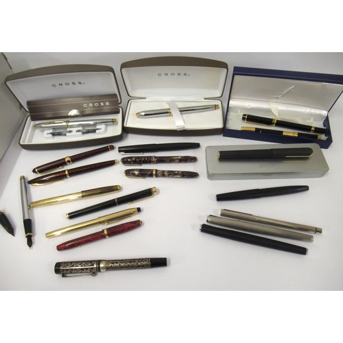 86 - Quantity of various fountain pens including Waterman with an 18ct gold nib, Cross, Sheaffer, Conway ... 