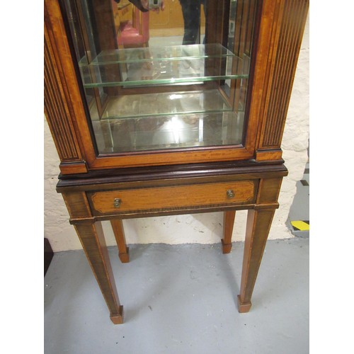 1208 - Small fine quality 19th Century satinwood display cabinet, the brass galleried top above an inlaid f... 