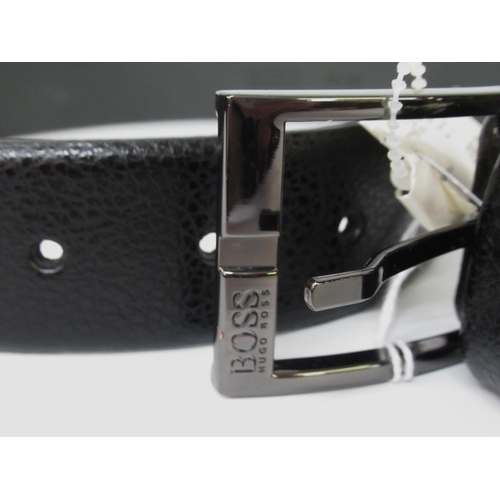 45 - Hugo Boss, gentleman's leather belt with logo buckle, size 85-32