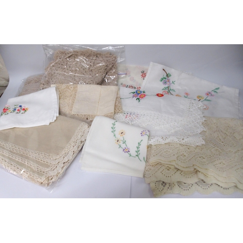 72 - Box containing a small quantity of various table linen and crochet