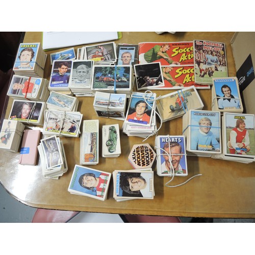 252 - Quantity of loose cigarette cards and other cards, quantity of Shell and Esso coin sets and a small ... 