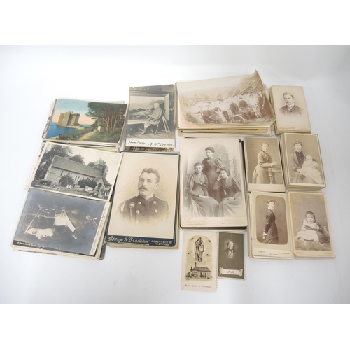 107 - Small quantity of various Victorian photographs and a quantity of postcards