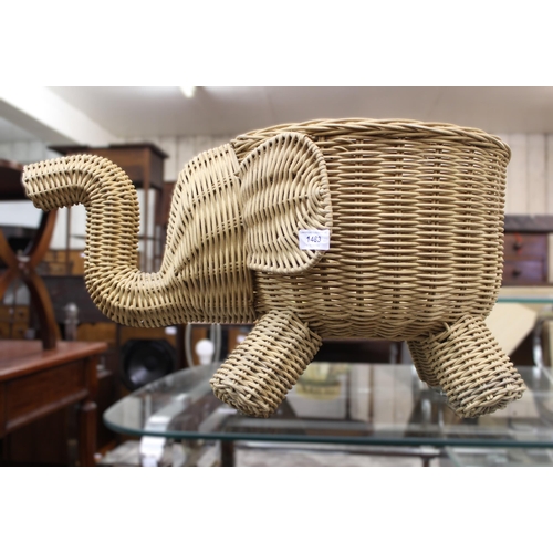 1483 - 20th Century wicker basket in the form of an elephant