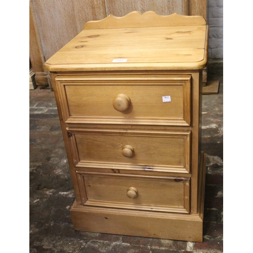 1491 - Near pair of pine bedside cabinets