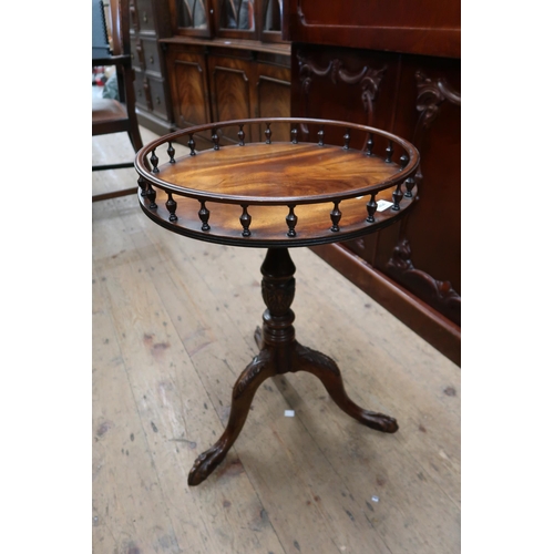 1494 - Reproduction circular mahogany occasional table with a galleried top, together with a reproduction m... 