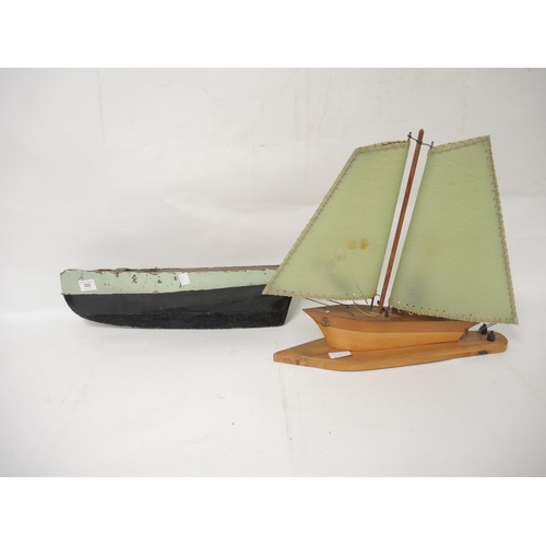 333 - Painted wooden pond yacht with clinker deck, 54cm long, together with a wooden table lamp in the for... 