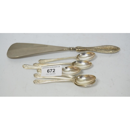 672 - Six Birmingham silver golf motif coffee spoons and a silver handled shoe horn