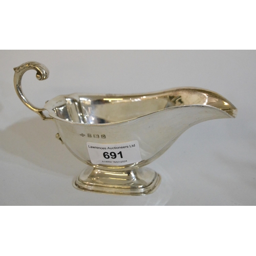 691 - Birmingham silver sauce boat, 5.5oz t