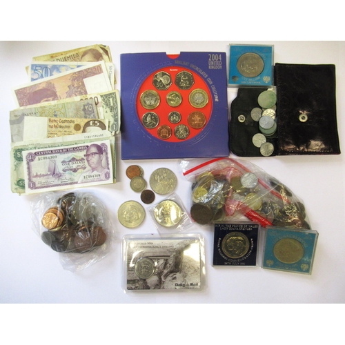 740 - Quantity of various 20th Century and World coins, including a 2004 United Kingdom uncirculated coin ... 