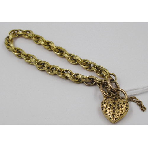 766 - 9ct Yellow gold bracelet with a heart shaped clasp, 8.8g