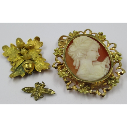 769 - 18ct Gold mounted cameo portrait brooch together with a yellow metal acorn brooch (at fault) and a y... 