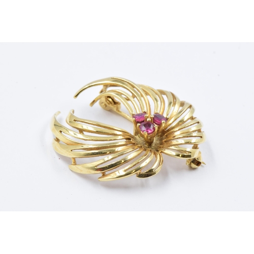 799 - 9ct Gold ruby set brooch, 4g