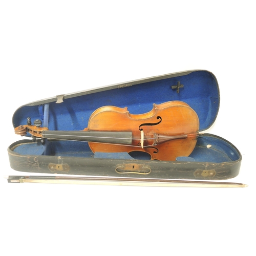 81 - Late 19th / early 20th Century violin having one piece 14