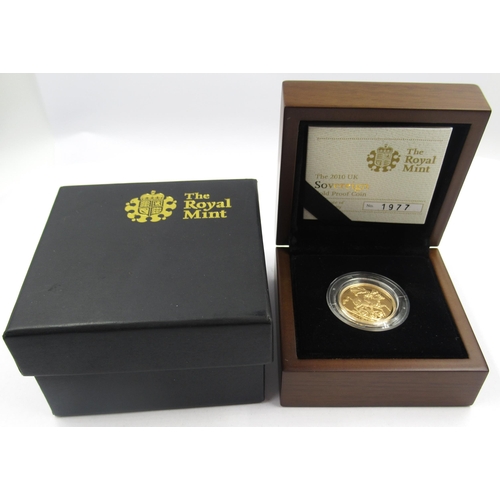 861 - Elizabeth II 2010 full sovereign, in original Royal Mint box with booklet