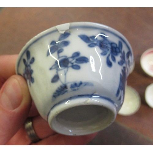 432 - Collection of eighteen 19th Century tea bowls to include Caughley