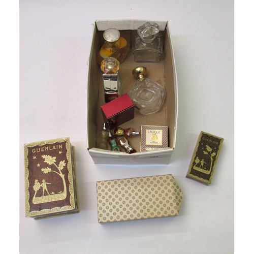 559 - Box containing a quantity of various vintage Guerlain and Lalique perfume