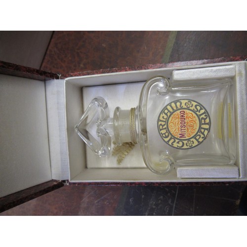 559 - Box containing a quantity of various vintage Guerlain and Lalique perfume