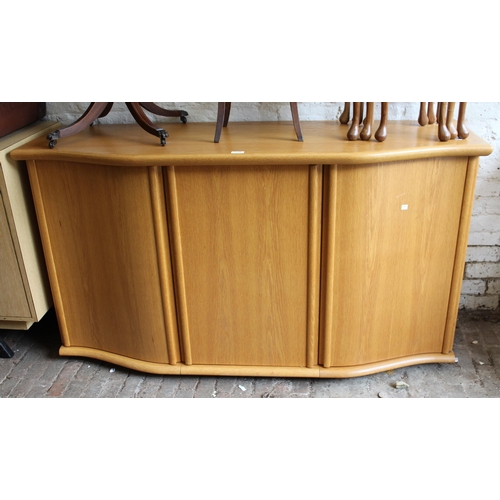 1251 - Modern oak sideboard on low supports, 86cm high x 55cm deep x 150cm wide