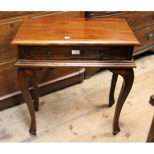 1718 - Small oak drop-leaf gateleg table, together with a reproduction mahogany single drawer side table