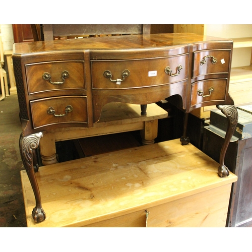 1854 - Mid 20th Century mahogany bow fronted dressing table with five kneehole drawers raised on cabriole c... 