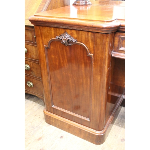 1861 - Good quality Victorian mahogany inverted breakfront sideboard, with a mirrored back above central dr... 