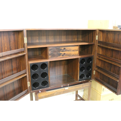 1897 - Good quality mid 20th Century exotic hardwood drinks cabinet on stand, the flush panelled doors encl... 