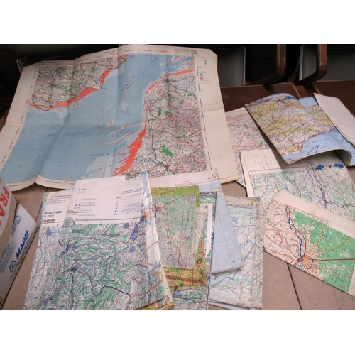 96 - Large quantity of aeronautical maps, mainly 1940's and 1950's