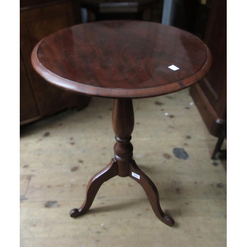 1625 - Small 19th Century mahogany circular pedestal table on tripod base