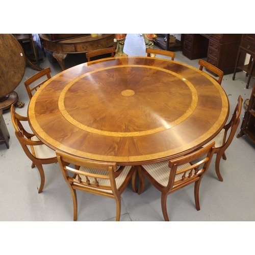 1676 - Jupe type mahogany and ash banded dining table, the quarter veneered circular top with four outer le... 