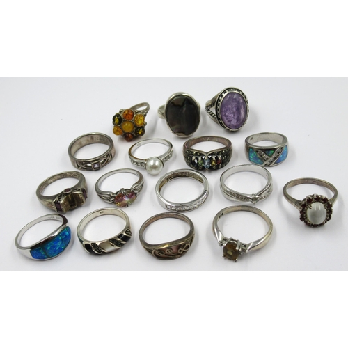 746 - Quantity of various silver dress rings