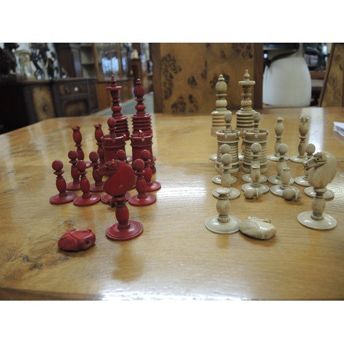 272 - 19th Century turned red stained and natural bone chess set, the Kings 12.5cm high