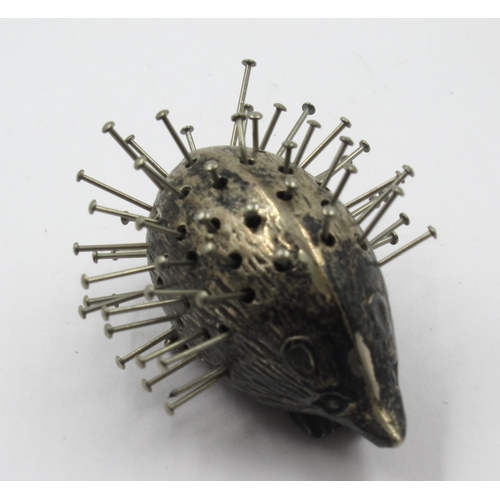 1011 - Silver pin cushion in the form of a hedgehog