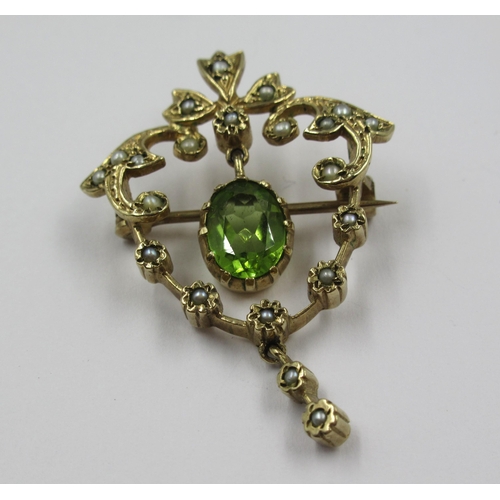 1089 - 9ct Gold peridot and seed pearl brooch