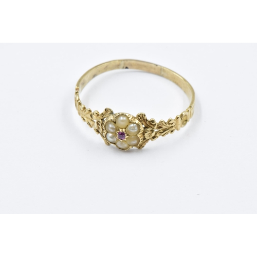 1091 - Victorian gold ring set amethyst and split pearls, size R, 1.5g