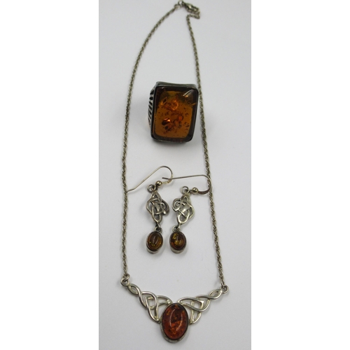 1117 - Silver neck chain set reconstituted amber, together with a pair of similar drop earrings and a ring