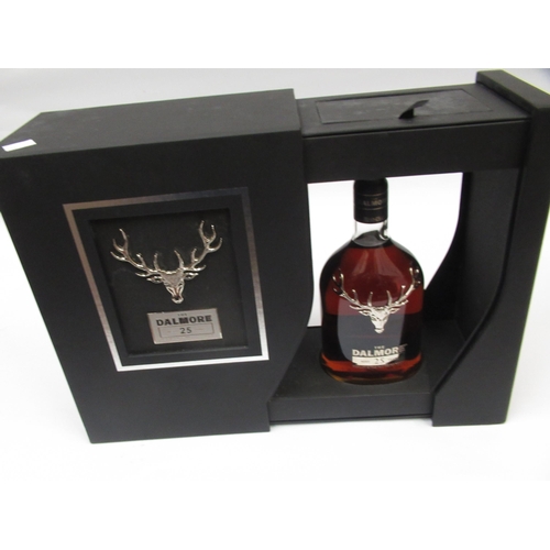 1527 - Dalmore Highland single malt Scotch whisky aged 25 years, in presentation box