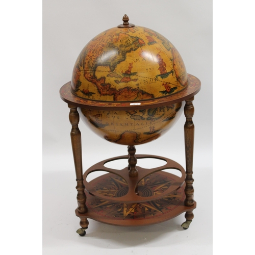 1973 - Mid 20th Century globe form drinks cabinet with hinged lid