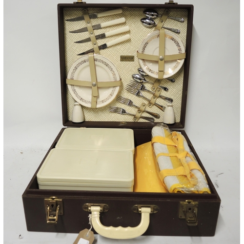 385 - Brexton picnic set in a fitted case